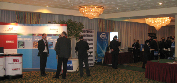 Konferencja SeMaFor 2008, kuluary (stoiska firm Evercom, Kensington, Mediarecovery) /images/old/stories/zdjecia_newsy/semafor2008_220_1.jpg