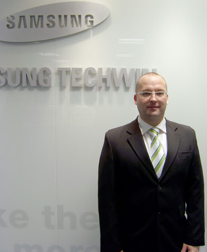 Samsung_Piotr-Rogalewski_500